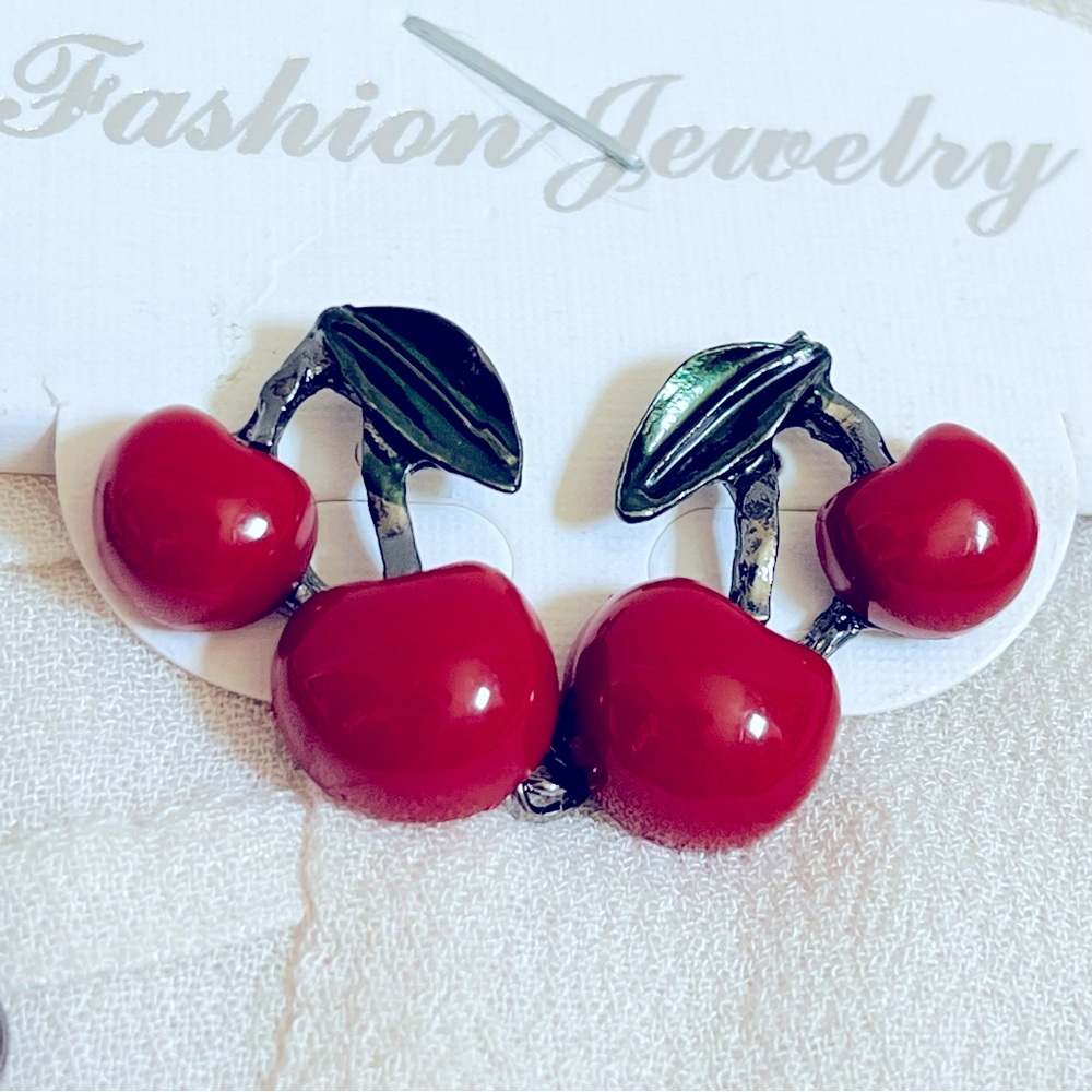 Lost in the 🔥 Kitschy Retro Cherry Jewelry - Picture 4 of 5